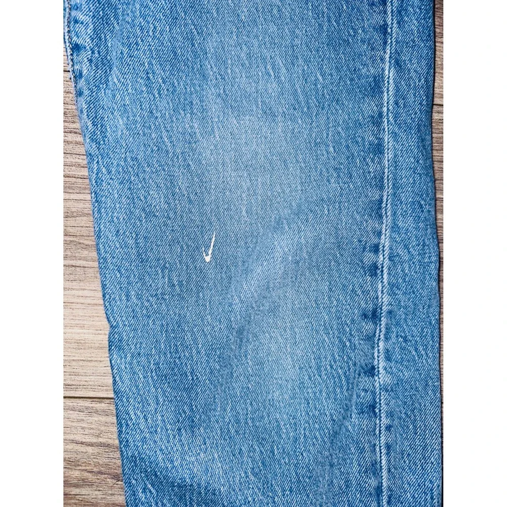 WB2 Levi's Premium Wedgie Fit Jeans Size 27 Light Wash Distressed Hem‎